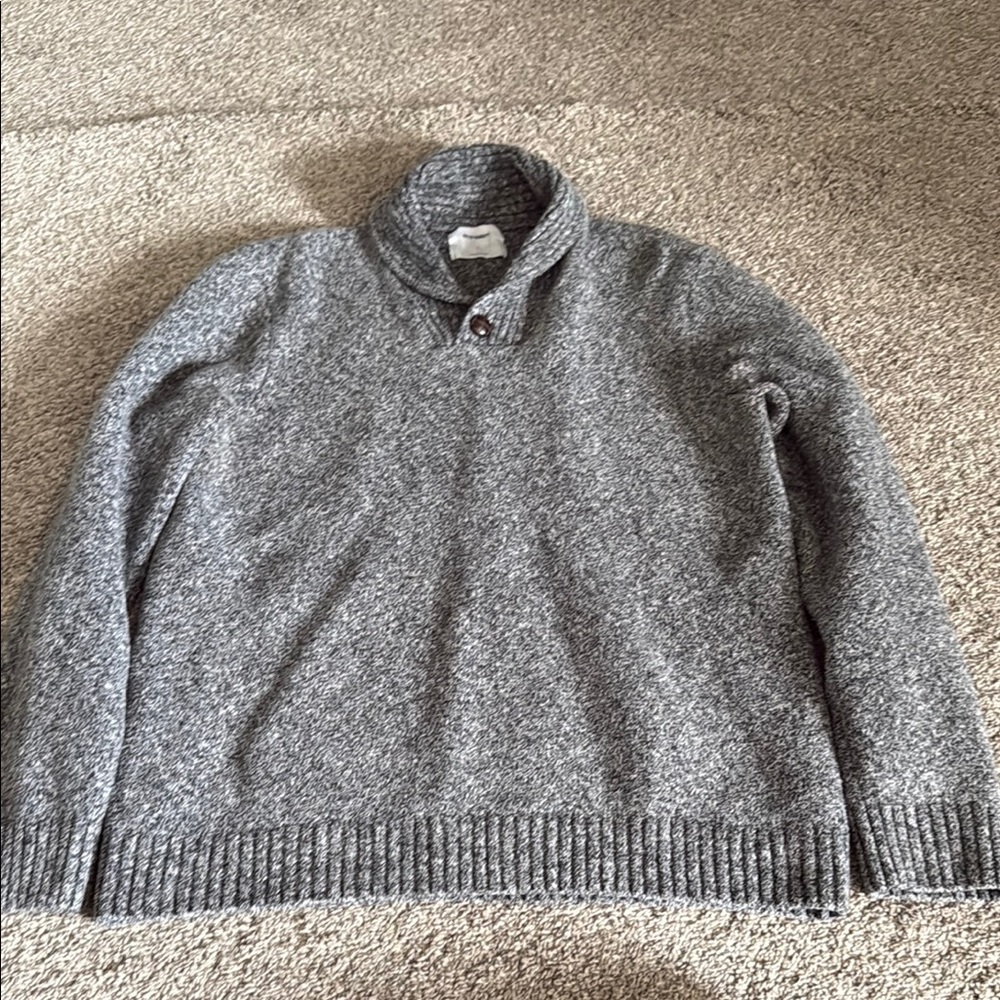 Old Navy Gray Crewneck Sweater with Ribbed Detailing
